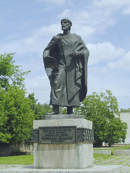 Памятник Ярославу Мудрому на Замковой горе.