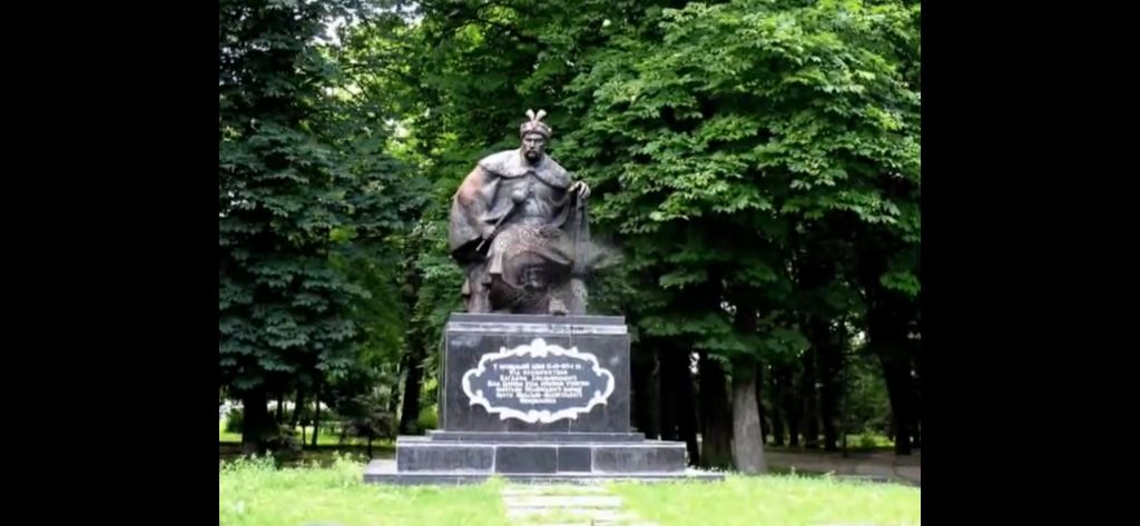 Памятник Богдану Хмельницкому на Олександрийском бульваре.
