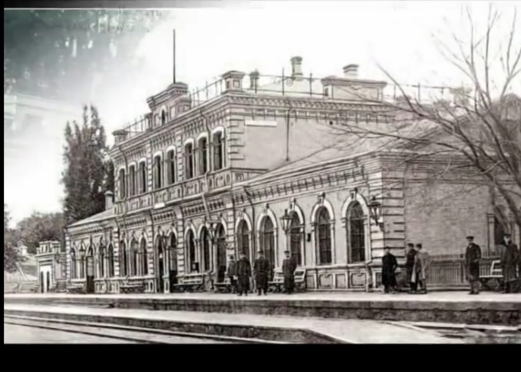 Старый, не сохранившийся до наших дней, железнодорожный вокзал в Белой Церкви.