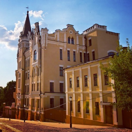 Замок Ричарда в Киеве на Андреевском спуске. Современный вид.