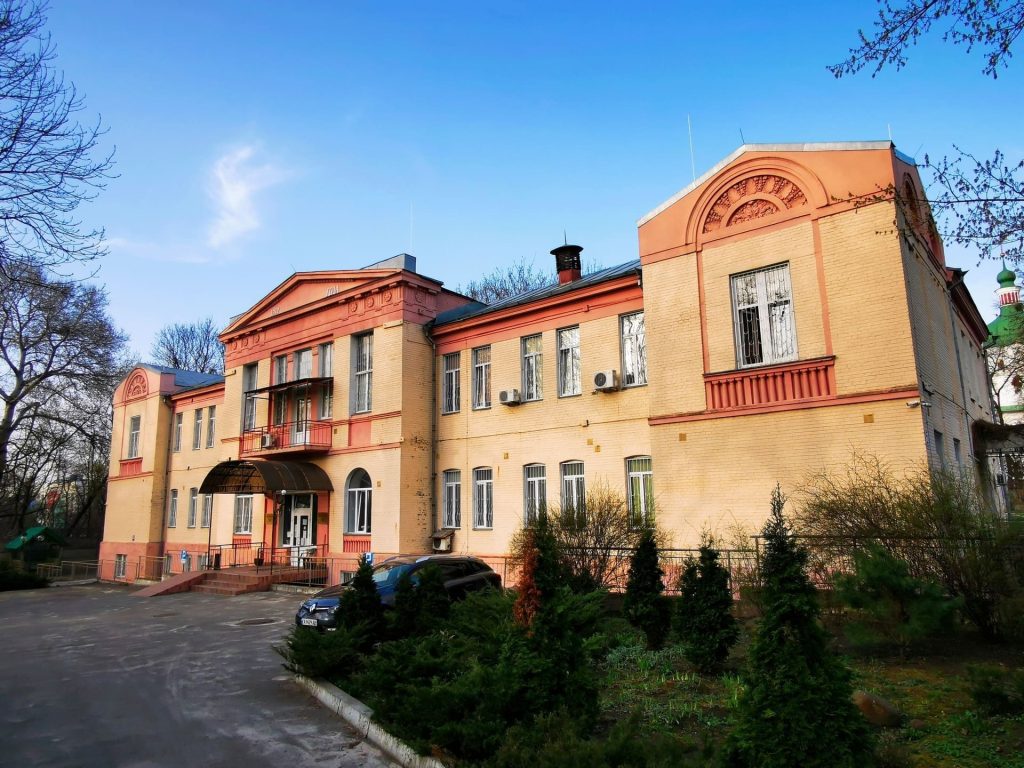 Один з будинків Київської психіатричної лікарні імені Павлова (Кирилівської). Побудований в 1912 році.